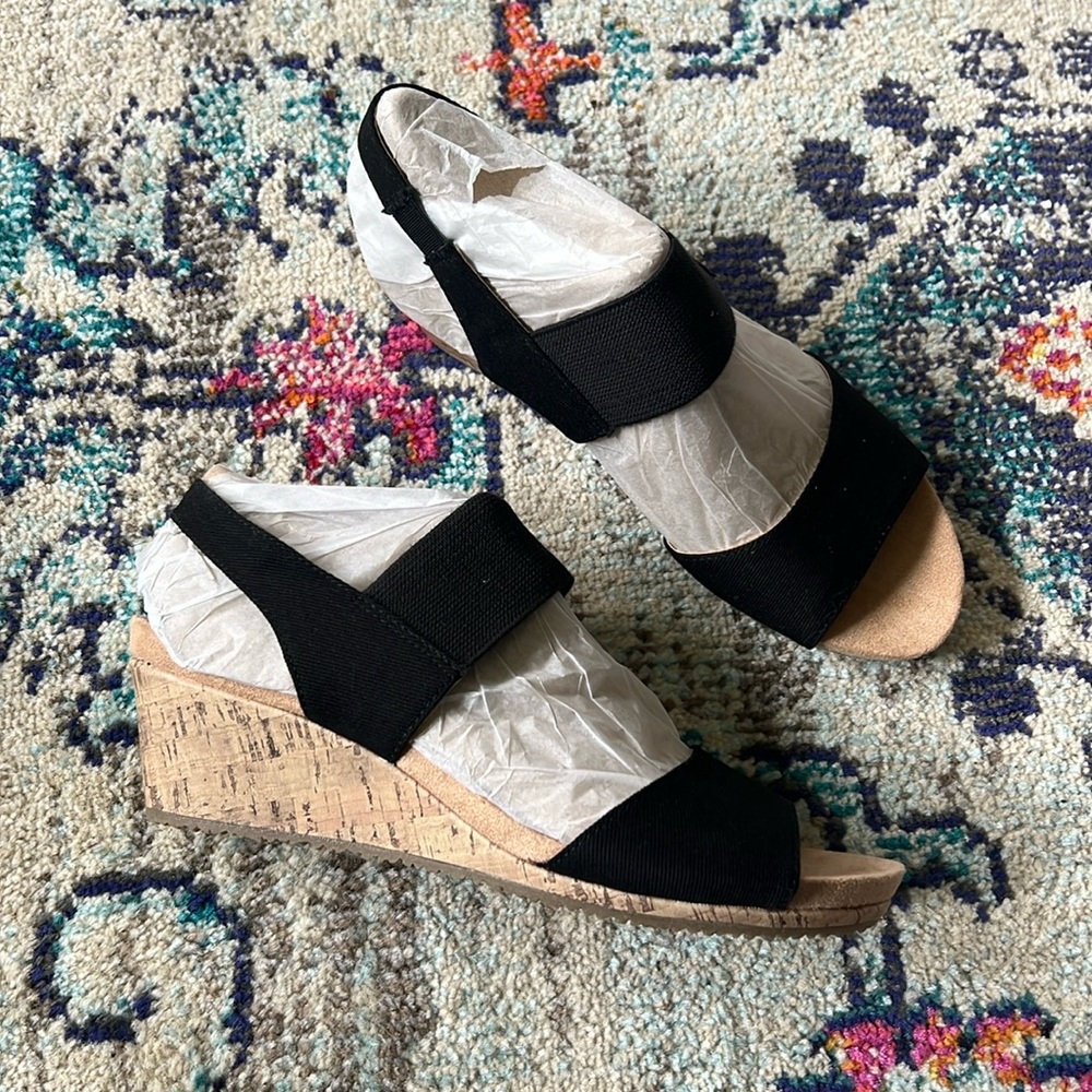 Life Strive Maldives Black Wedge Sandals NEW 7.5 Wide